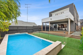 Waterways Luxury Poolside Retreat in Prime Location, Ocean Grove